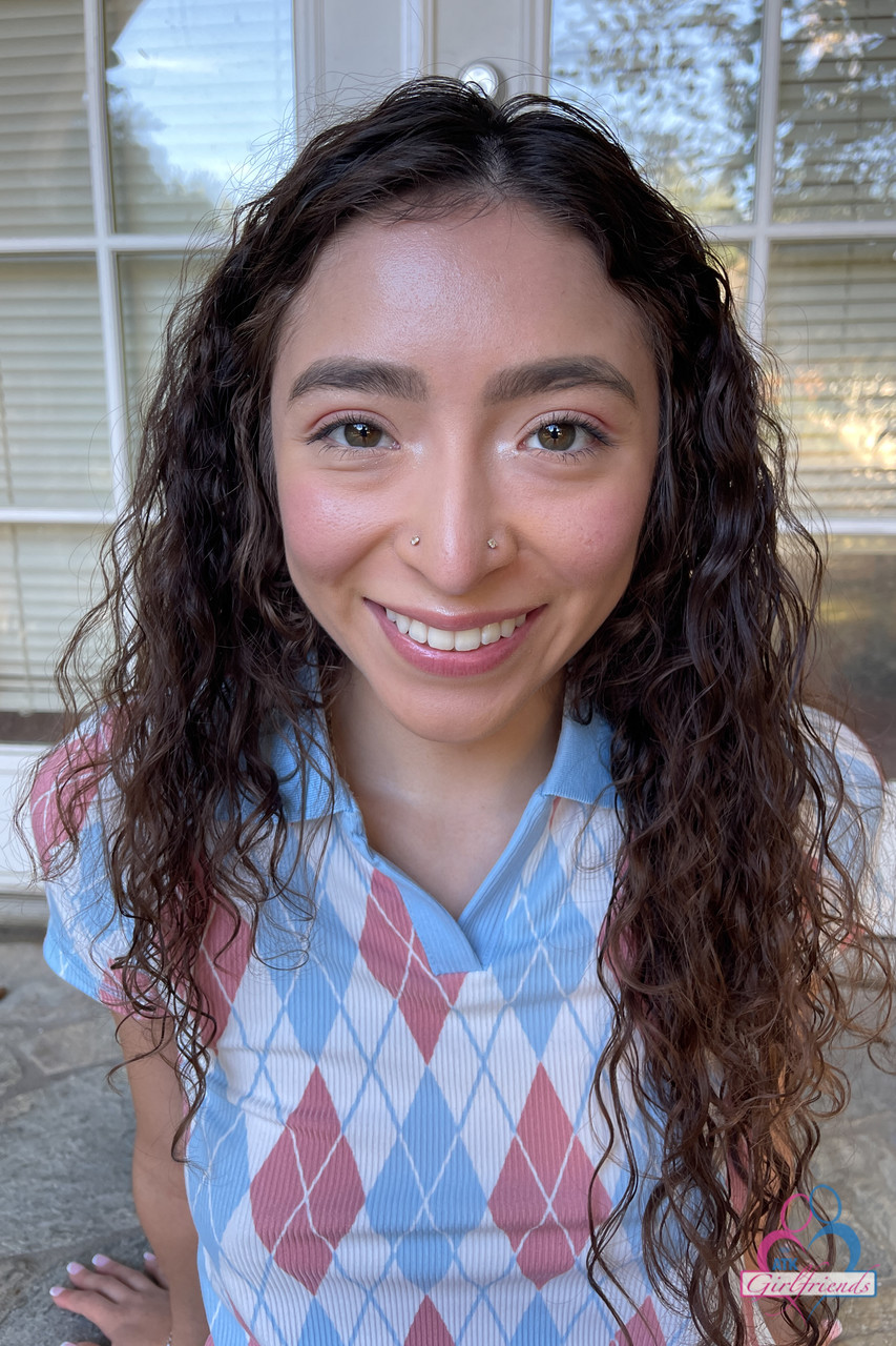 Curly-Haired Amateur Girlfriend Amber Summer Flaunts Hot Holes And Feet