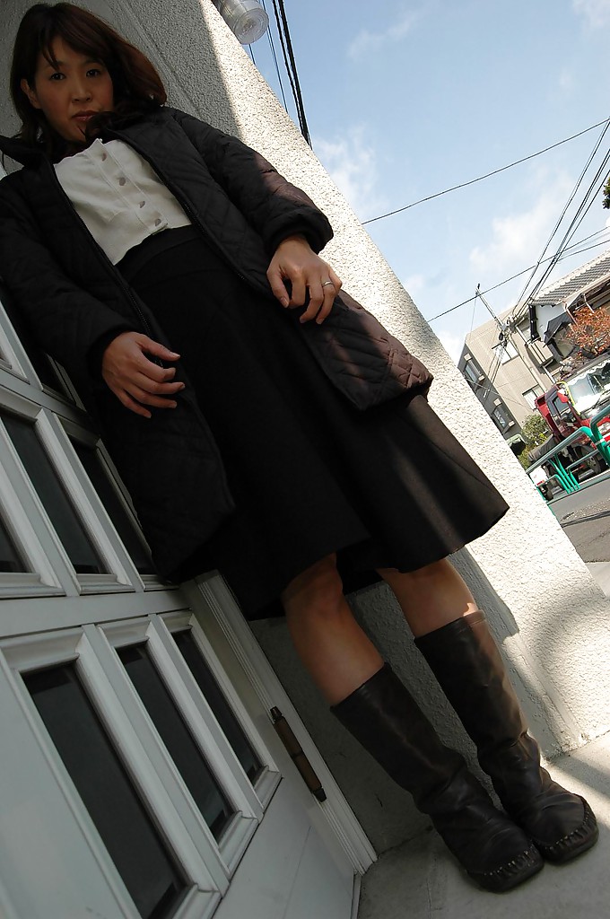 Asian Milf Takako Yanase Undresses And Spreads Wide