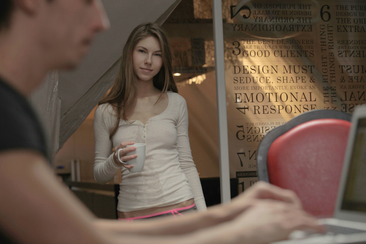 欲情のアンジェリカと蒸れる誘惑