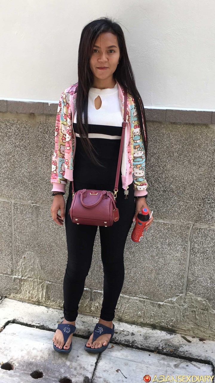 Petite Asiatique Amatrice May F Dévoile Sa Silhouette Et Prend Une Queue Par Derrière