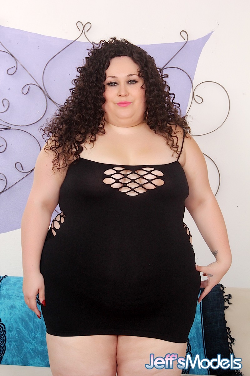 SSBBW Jayden Heart Strips Naked Before Sucking Cock For Cum