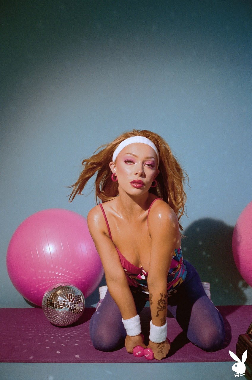 Attractive Babe Aubrey Destremps Slowly Exposes Her Natural Tits And Ass