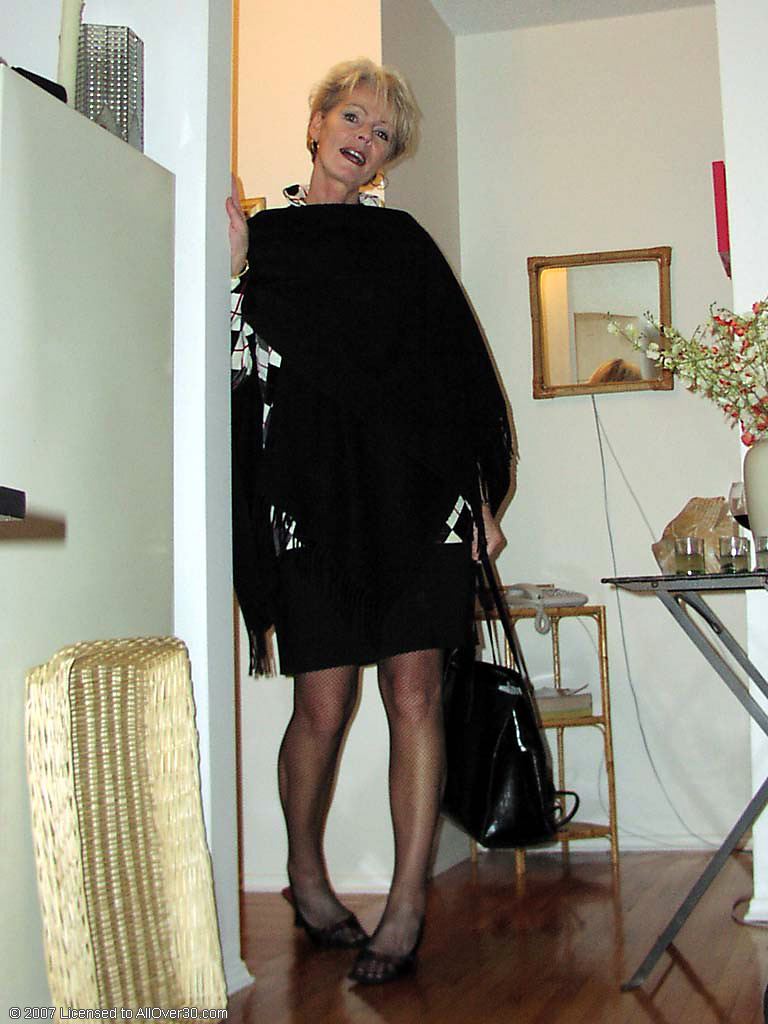 Naked Slutty Milf Justine Exposes Saggy Tits Hairy Cunt