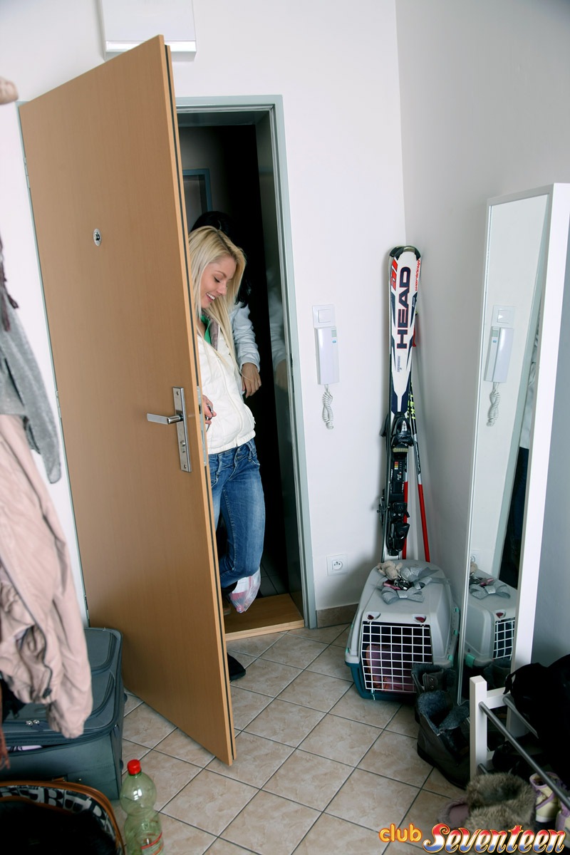 法律的に若いレズビアンの後で気球の中で変化