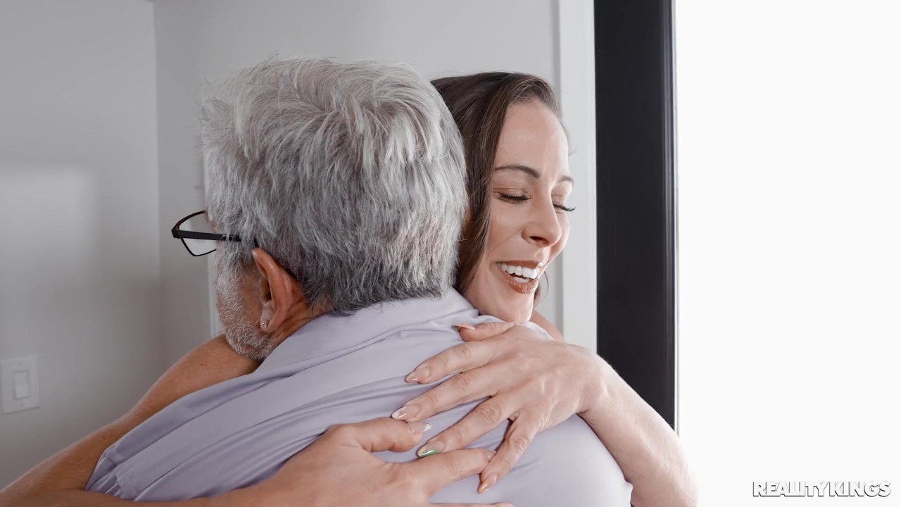 シェリー・デヴィルとリリー・ルーが若い娘たちのヌードを舐めるXXX