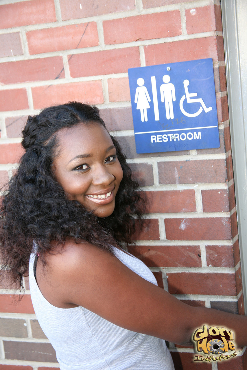 Sunny Knight Ebony Rides White Gloryhole Meat And Takes Facial