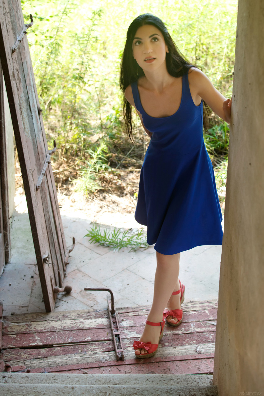 Beautiful Teen Luna Shows Hot Ass And Bushy Twat Before Fingering