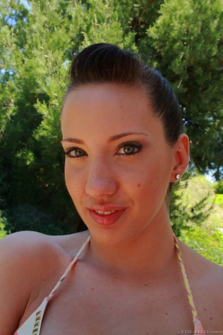 Busty Bubble Butt Slut Kelly Divine Teasing With Killer Curves And Pussy