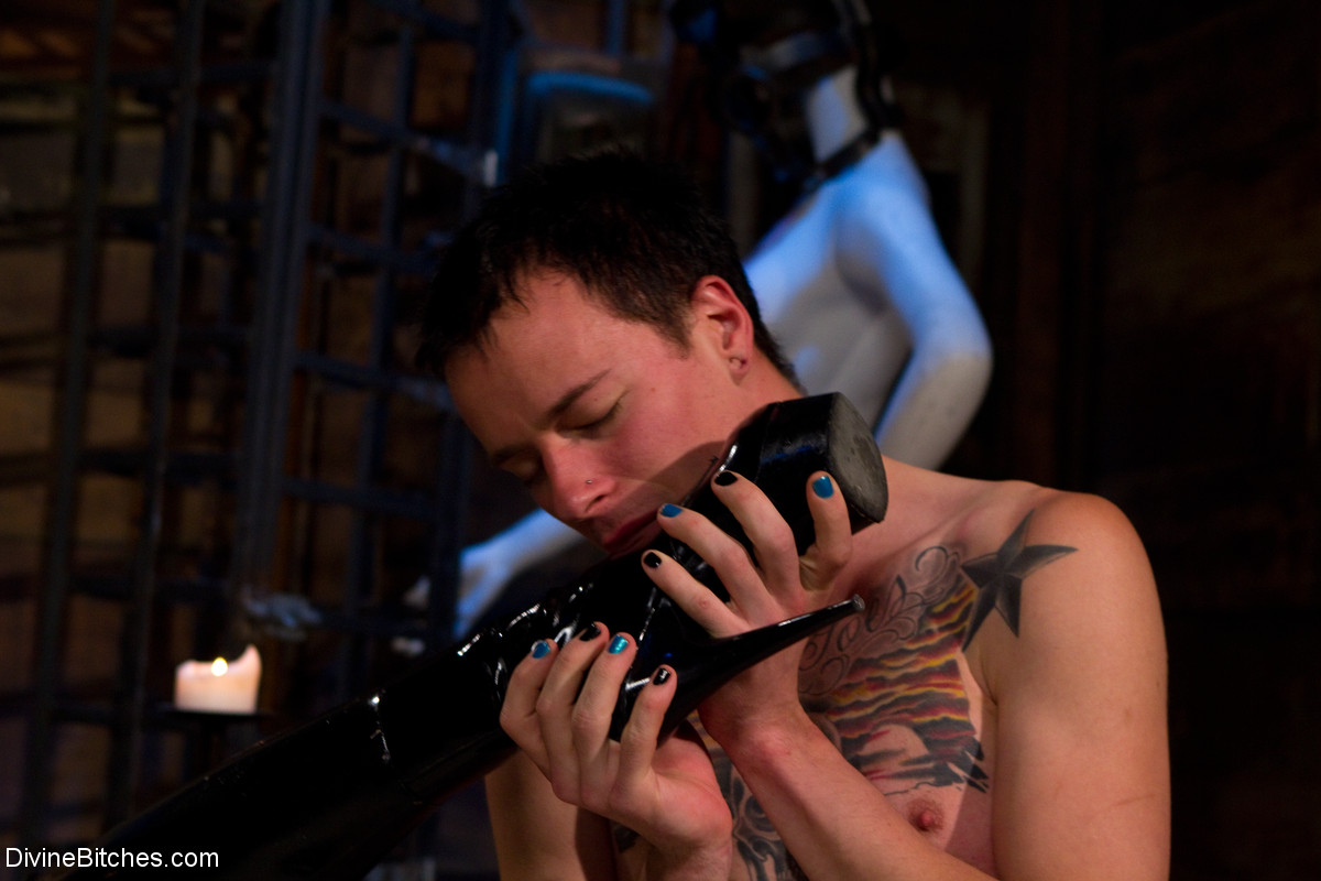 العاهرات الإلهية جيسي سباركلز لوريلي لي عارية XXX