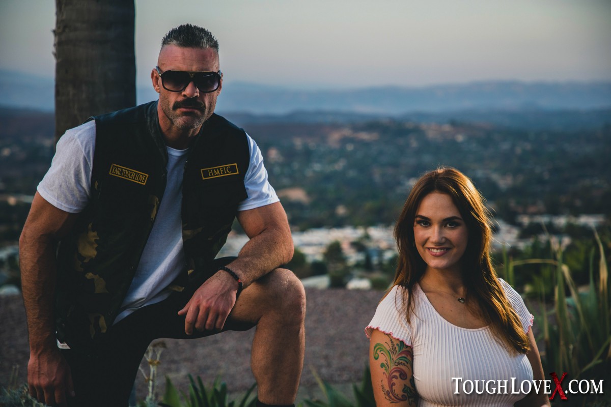 Siri Dahl Strips To Show Off Her Nice Tits And Juicy Ass