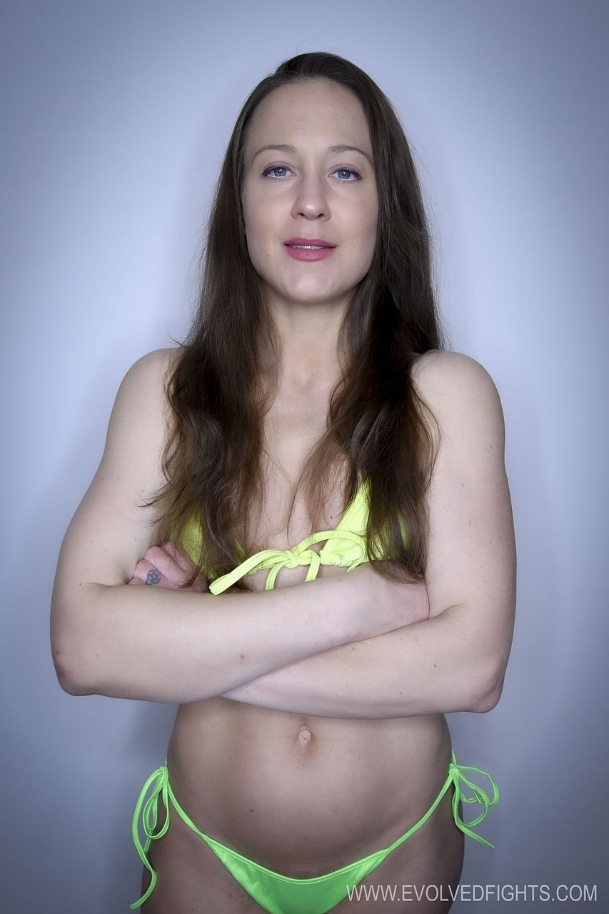 die Ringerin Cheyenne Jewel Lässt Ihn Ihren Strapon Lutschen, Bevor Sie Ihn Fickt