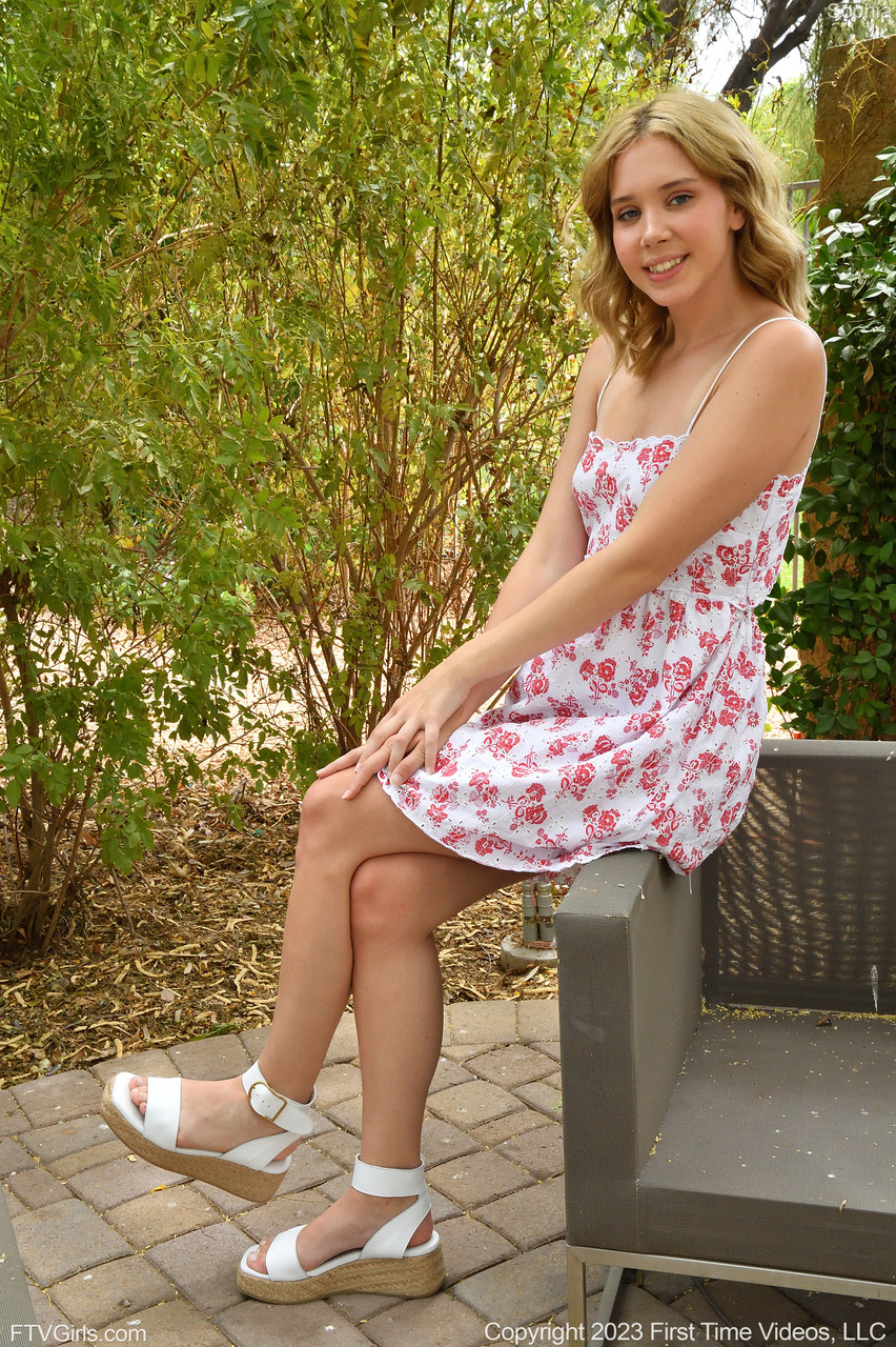 Amateur Beauty Sophia Cums While Fucking Her Pussy With Huge Dildo Outside 2