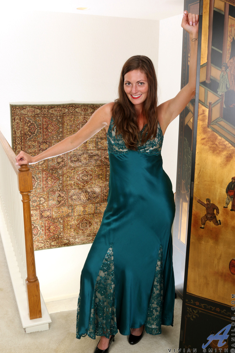 Vivian Smith, Middle-Aged Housewife, Parts Her Twat After Slipping Off Lingerie