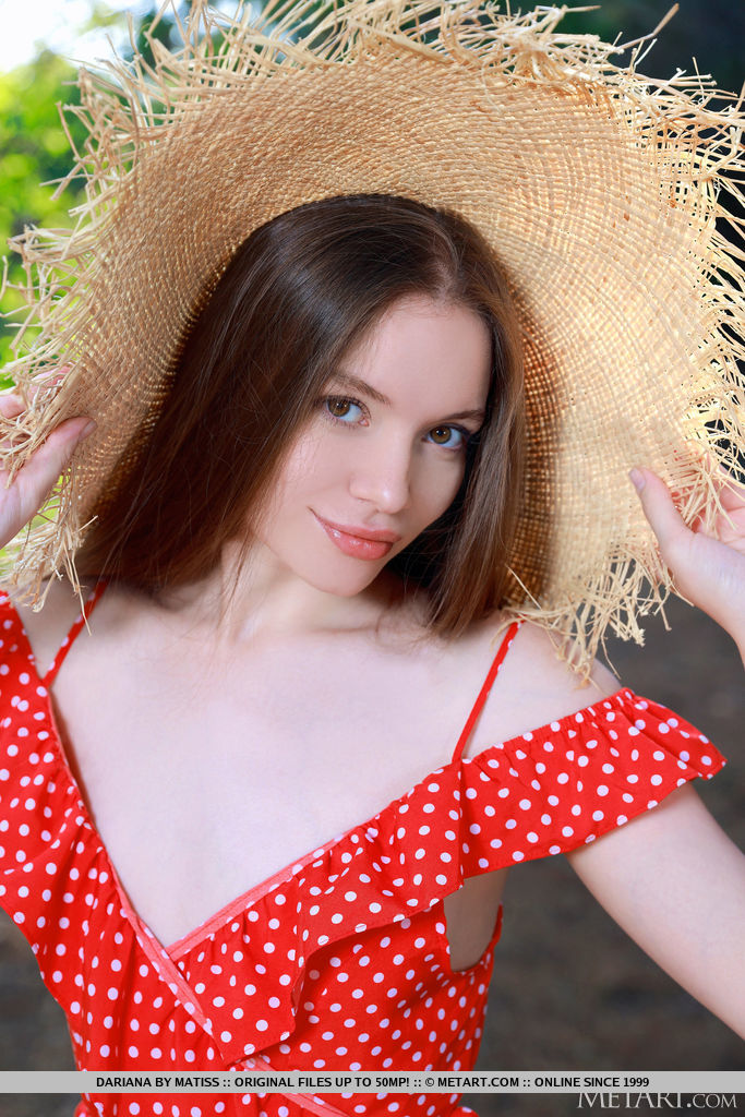 Adolescente Dariana Manda Um Beijo Depois Da Sessão De Modelagem Nua