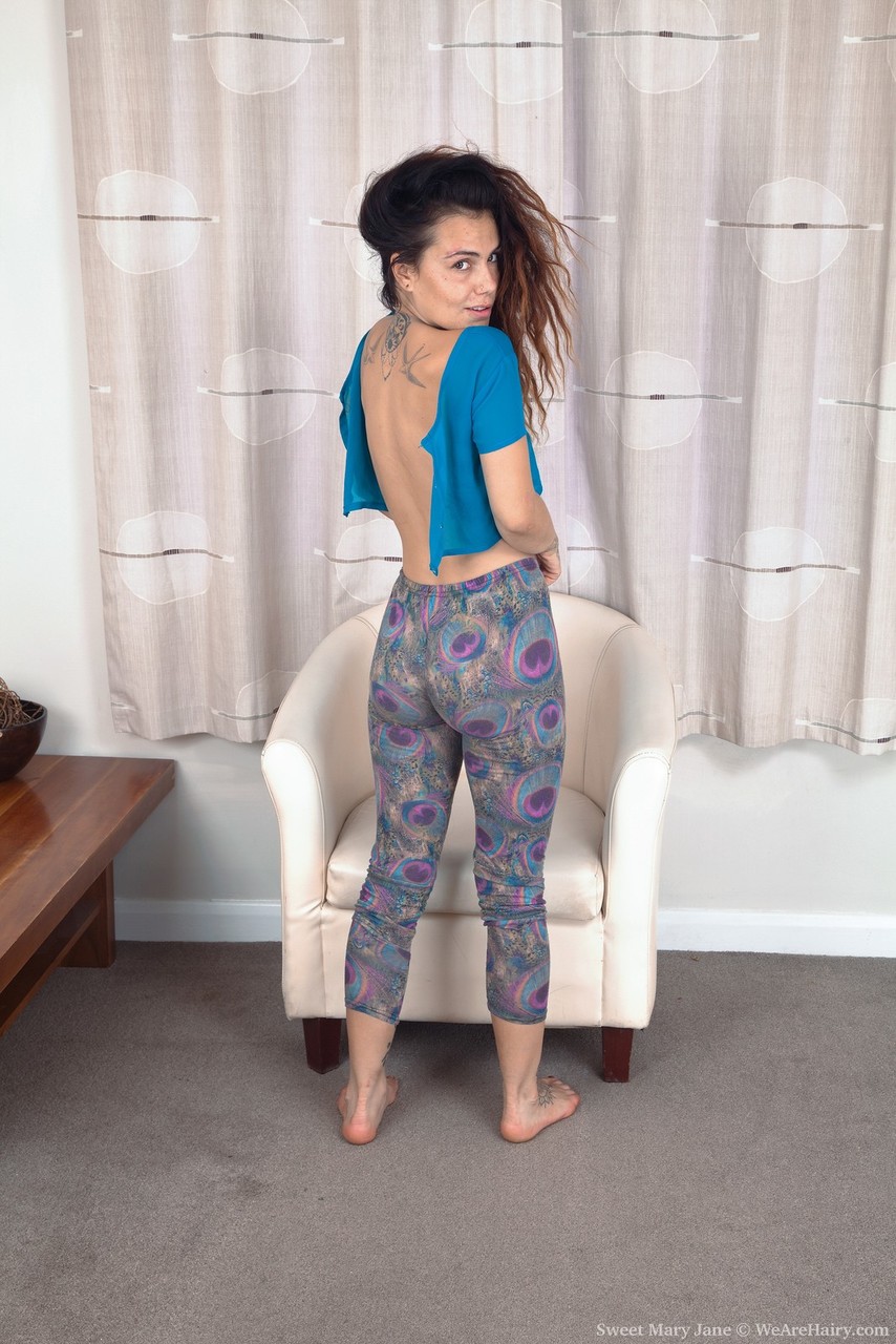 Dulce Mary Jane Muestra Su Natural En Acción Solitaria