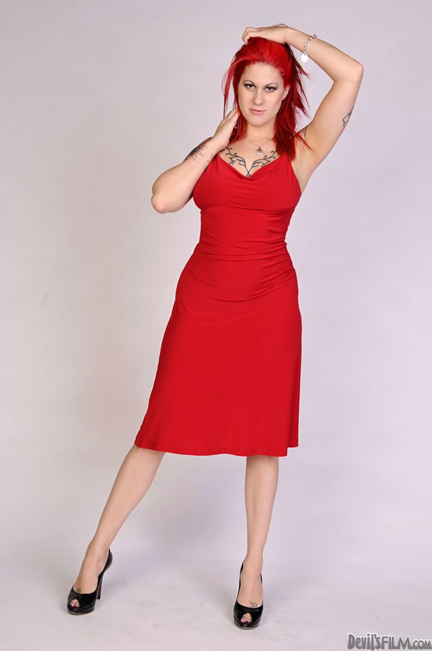 Redheaded Milf With Big Tits Soma Snake Shares Dick With Bi Guy