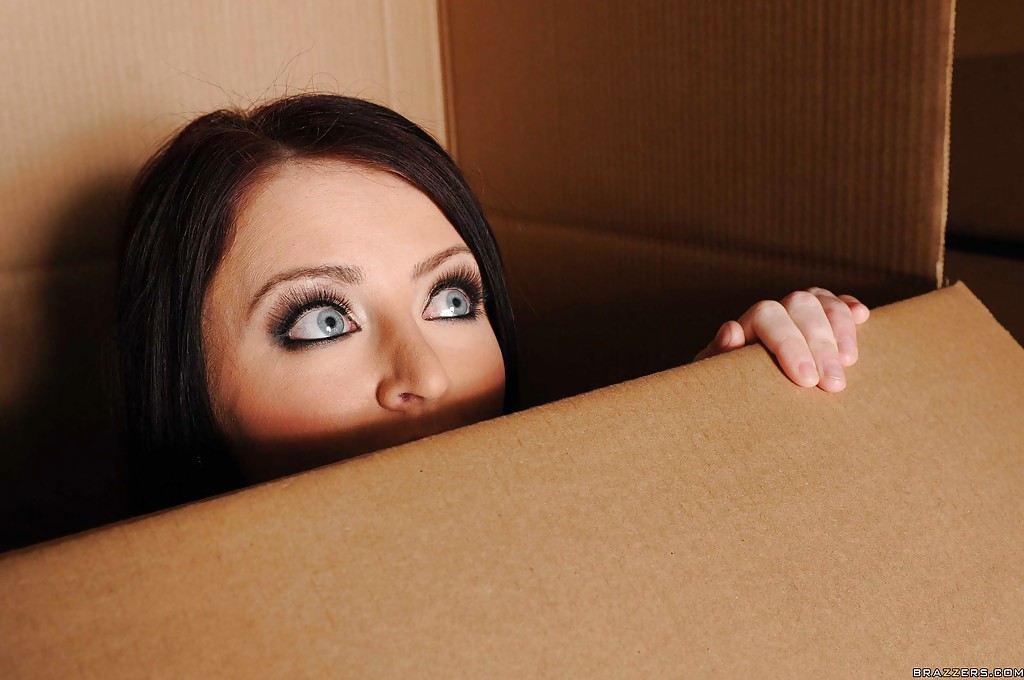 Sophie Dee, Hermosa Mujer Madura En Látex, Inclinada Y Con El Culo Follado A Lo Bestia