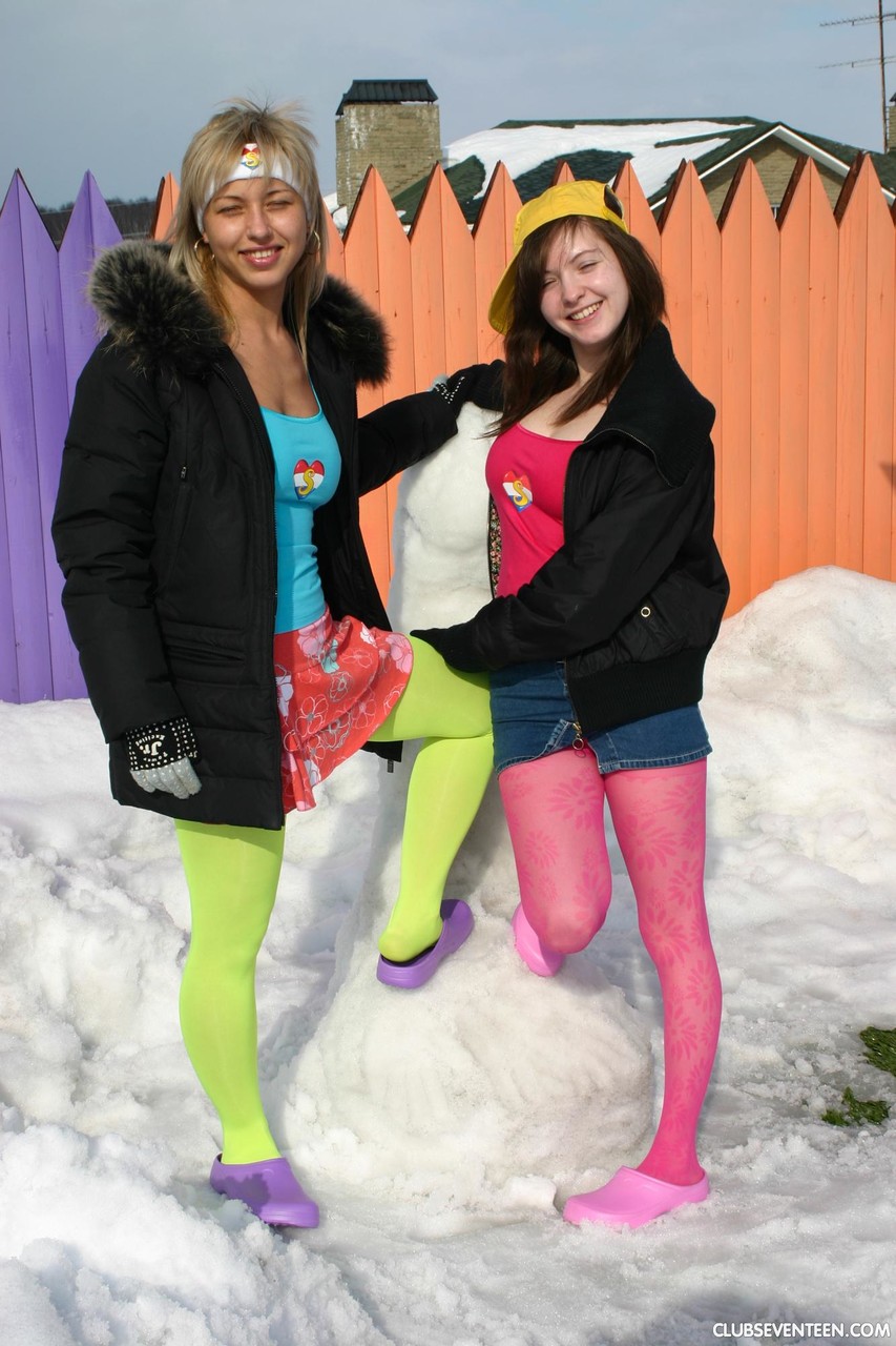 Club Seventeen が Anita D と Maya D を XXX ポルノで紹介