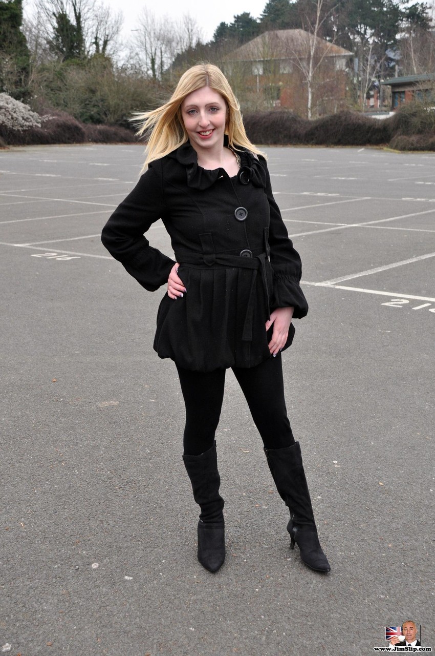 Young Babe Jessica Jensen Gives Old Man Standing Doggystyle Ride