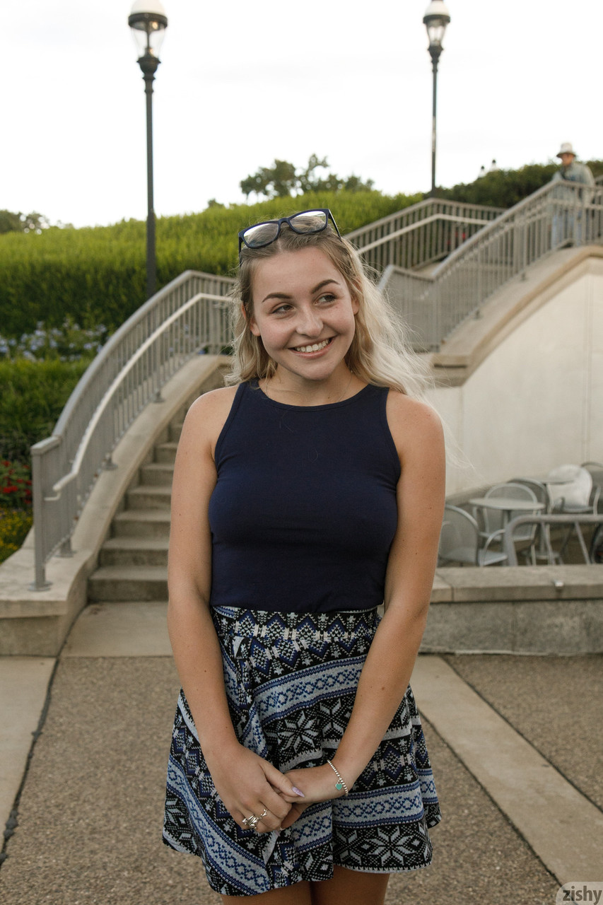 Stella Garmen And Friend Flash Sexy Outdoor Upskirt