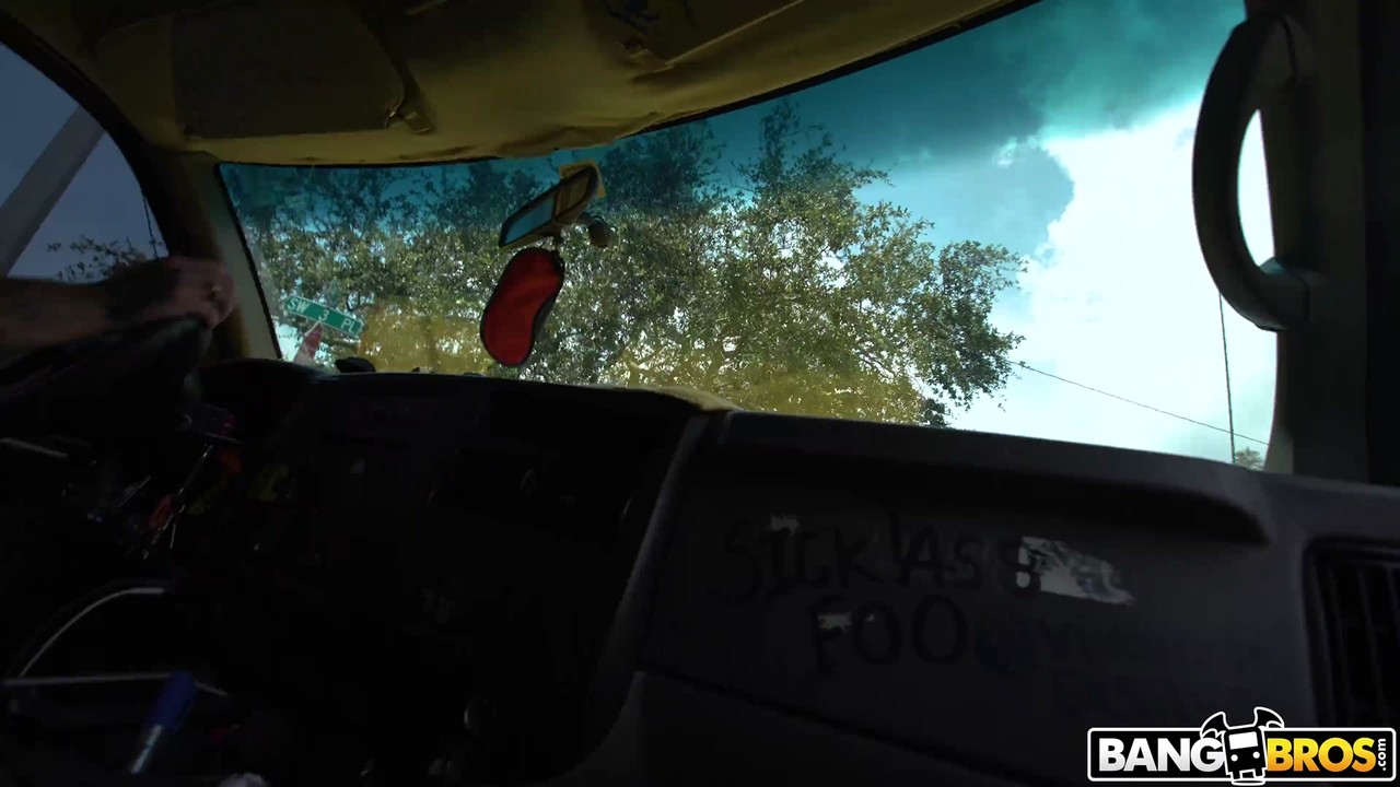 जोनाथन जॉर्डन और लिंडसे लेक्स बैंगब्रोस नेटवर्क गैलरी में