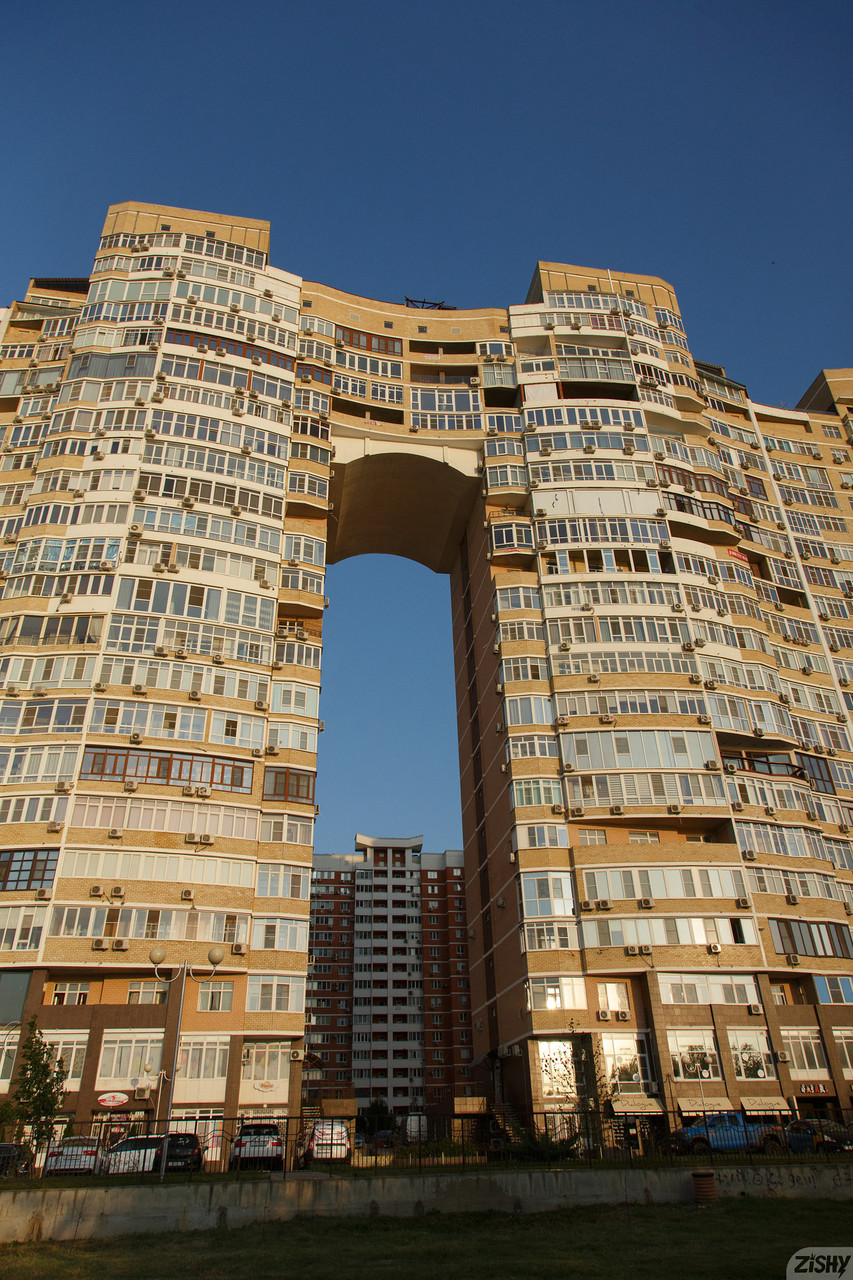 الهاوية ديانا سيدوفا تُبرز جسدها العاري في الهواء الطلق