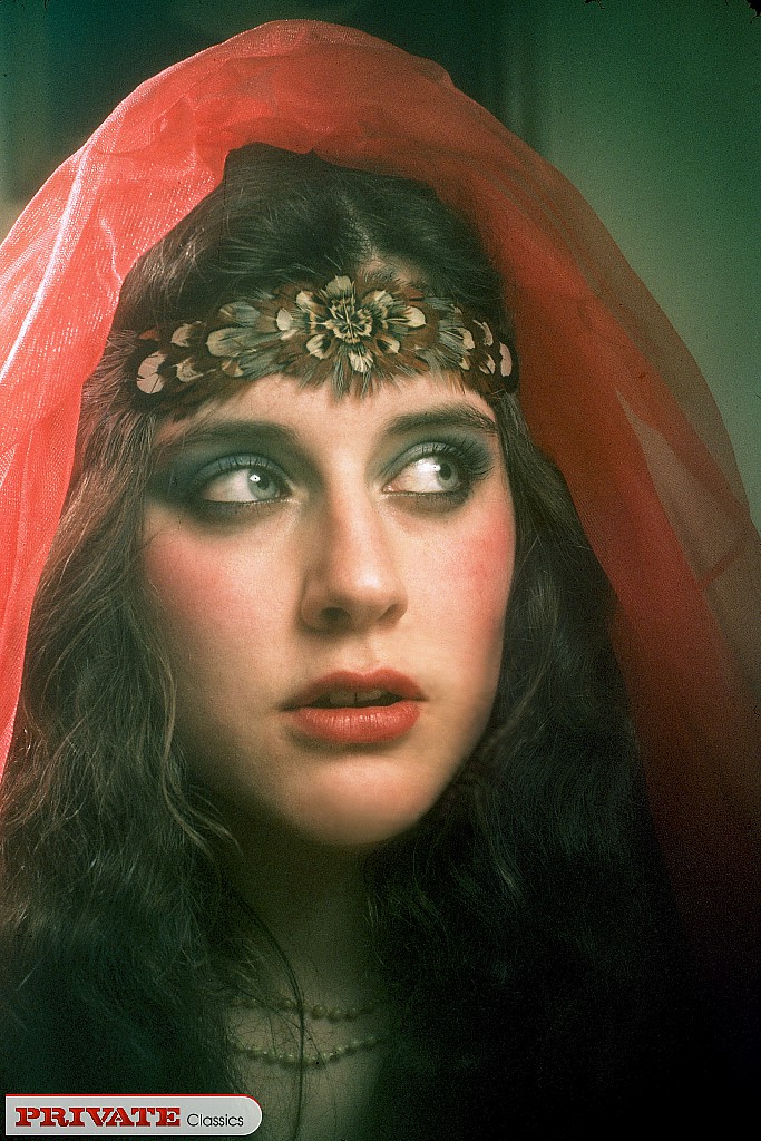 Brunette Hippie With Hairy Pussy Cums On Boyfriend