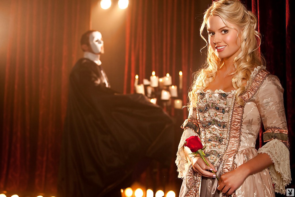 Blonde Anna Sophia Berglund Shows Off Her Tempting Curves