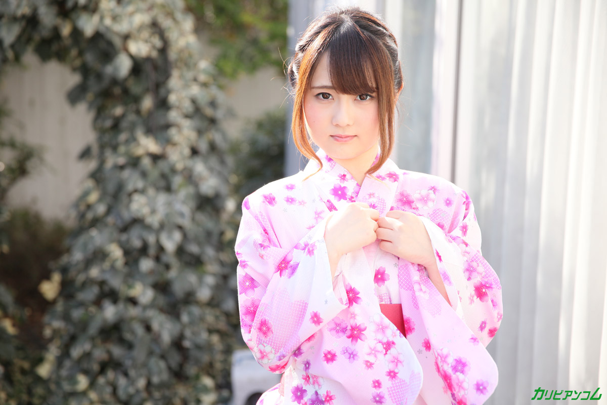 Reira Kitagawa Gets Hairy Pussy Fucked In Tub By Young Asian Girlfriend