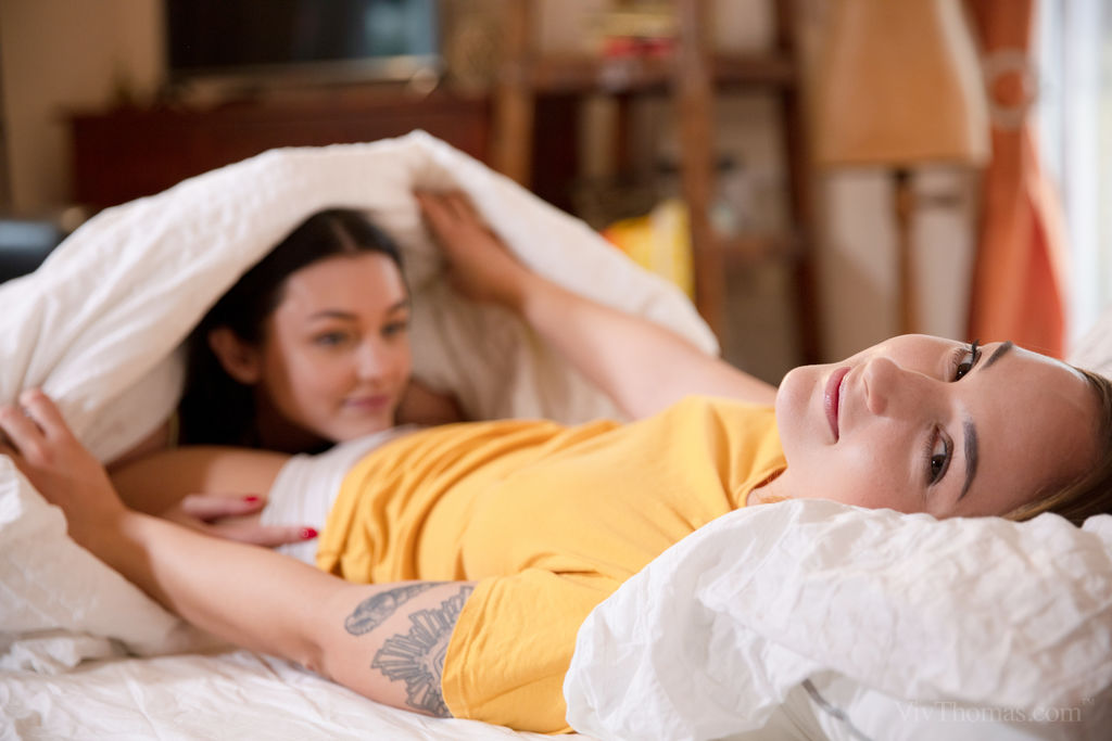 Teen Lesbians Alya Stark & Ophelia Dust Licking Pussies In Bed All Day