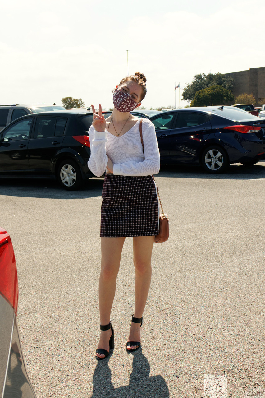 Sexy Babe Myra Glasford Flashes Ass And Tits Before Car Strip