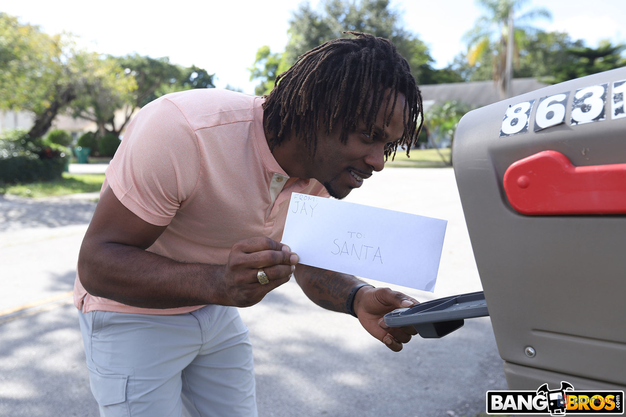 Curvy Goddess Zoey Sinn Oils Up Big Tits & Booty Before Riding BBC