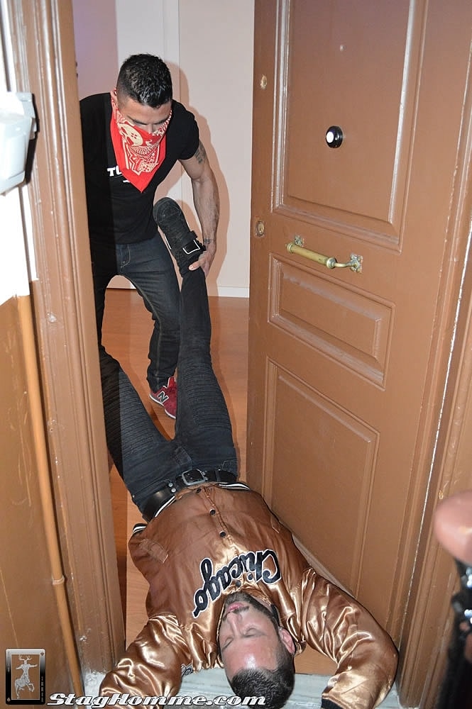 Muskulöser Schwuler Antonio Miracle Erhält Ein Intensives Analsex In Seilbondage