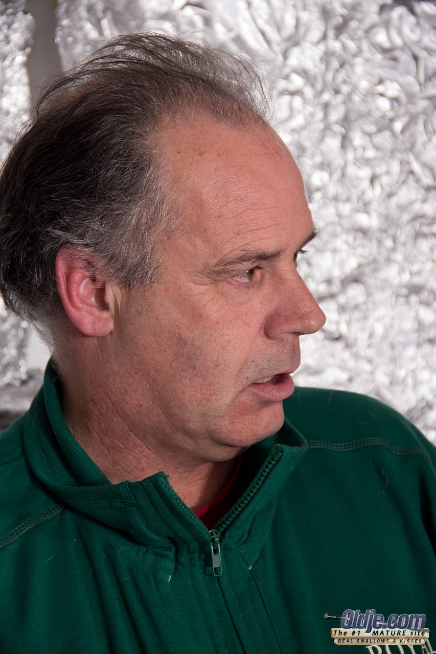 Redhead Teen Linda Sweet With Glasses Fucks 60-Year-Old Erick