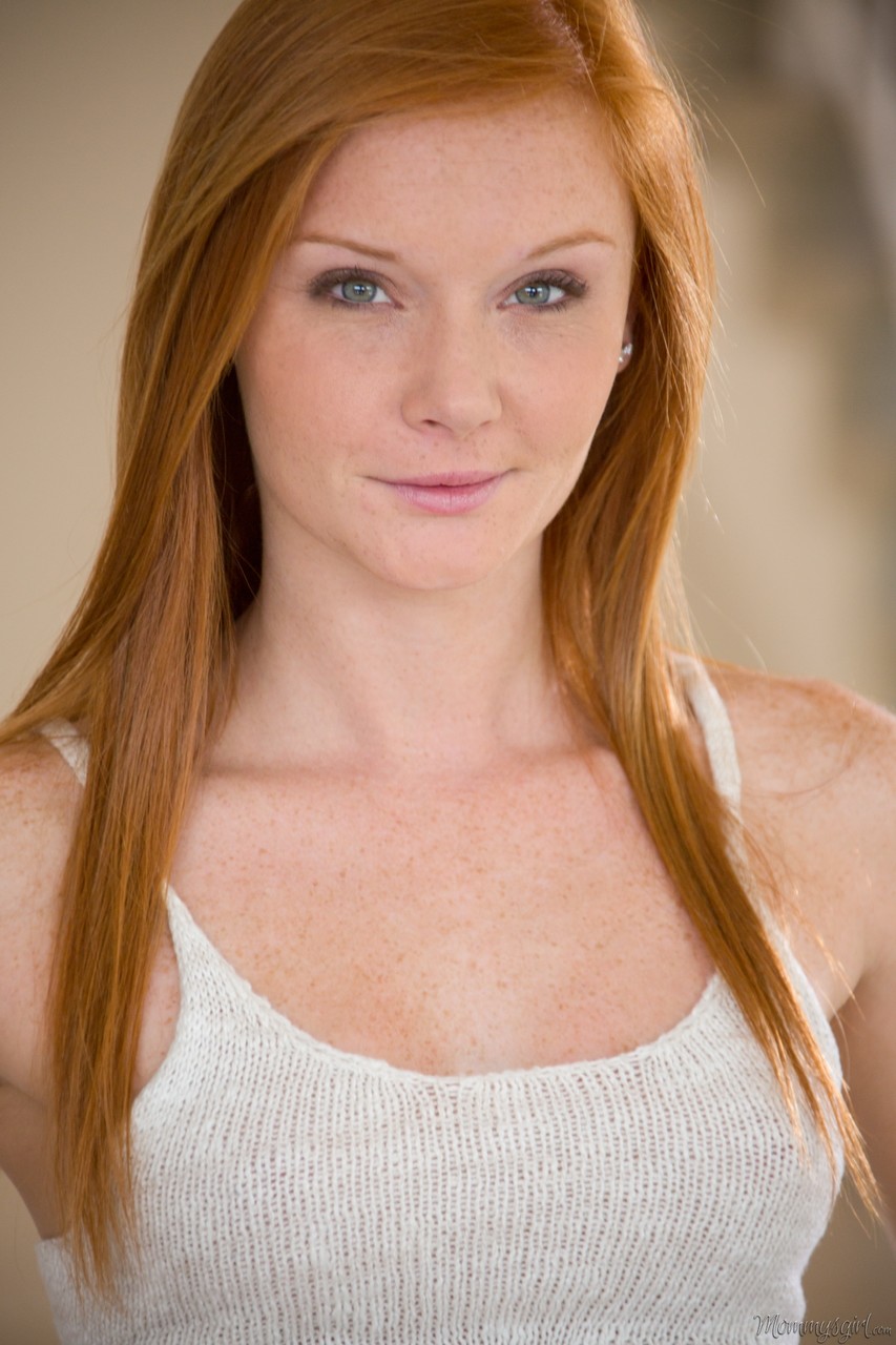 بنات بلدون ساخنة ألكس و كендра يكشفن أجساد ساخنة