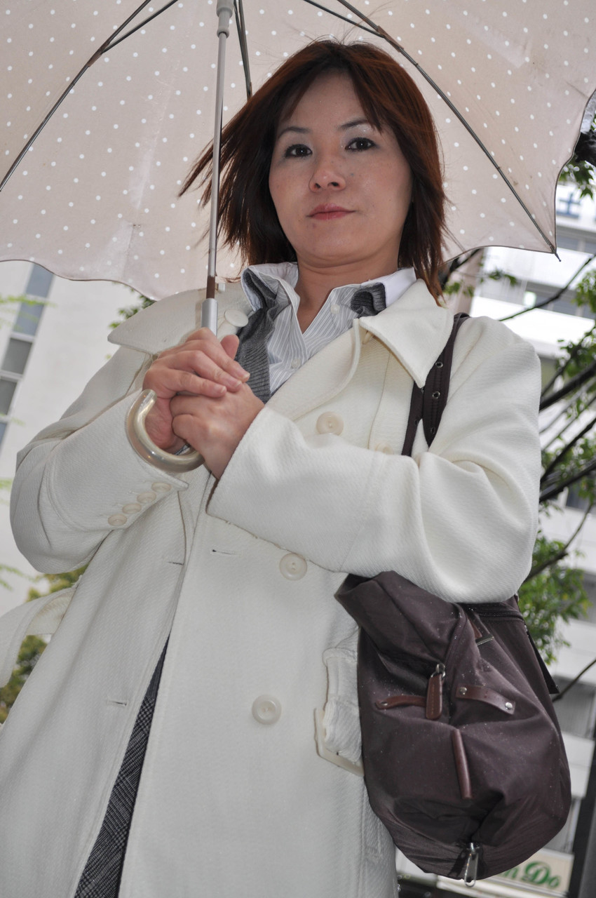 All-Natural Japanese Granny Chiho Fujii Exposes Hairy Pussy