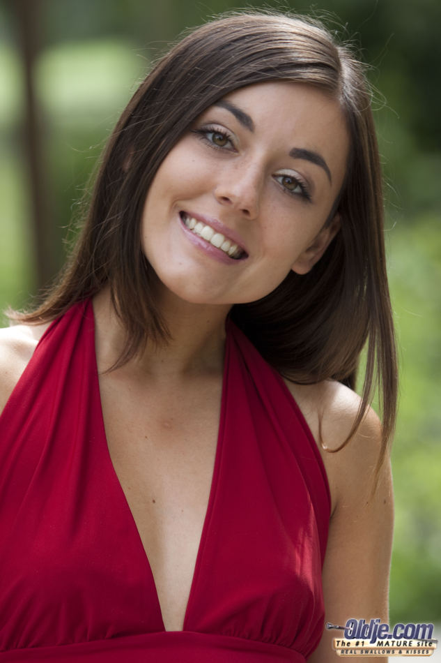 Teen Seduces Best Man At Outdoor Wedding For Oldman Suck And Fuck