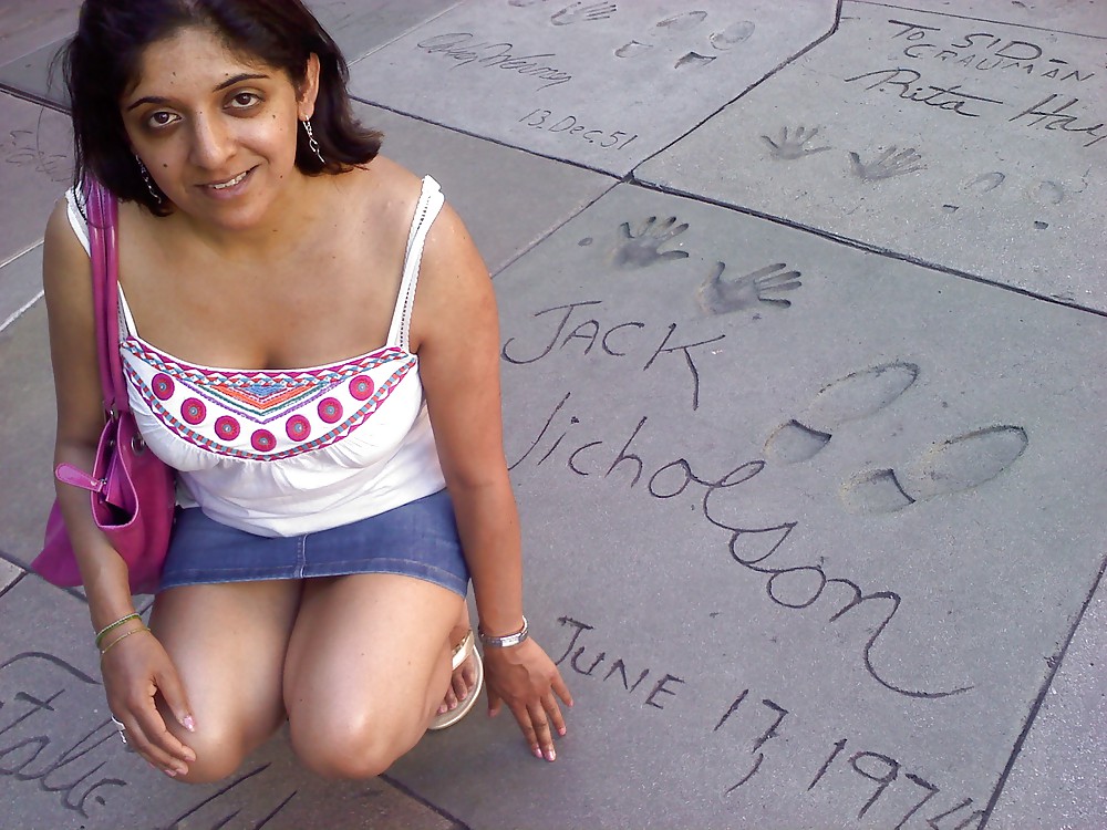 भारतीय शौकिया अपने प्राकृतिक स्तन और चिकनी चूत पीओवी ब्लोअर के दौरान प्रकट करती है