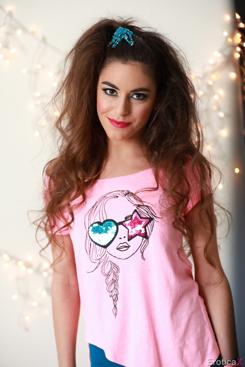 Solo Arielle Faye Teases Long Hair After Sexy Striptease