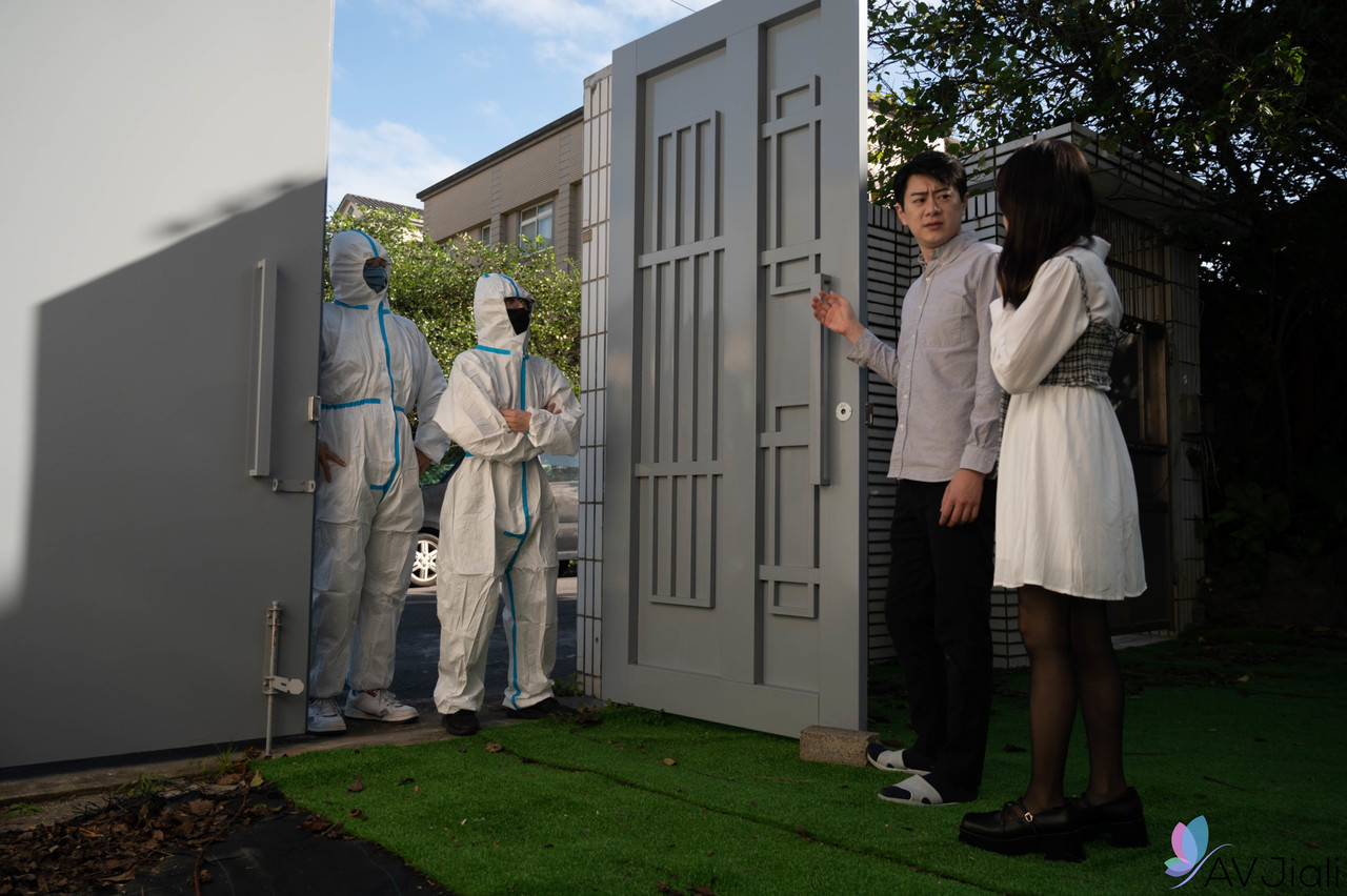 Chinese Girl Yuli Has Crotchless Pantyhose Removed During Sex