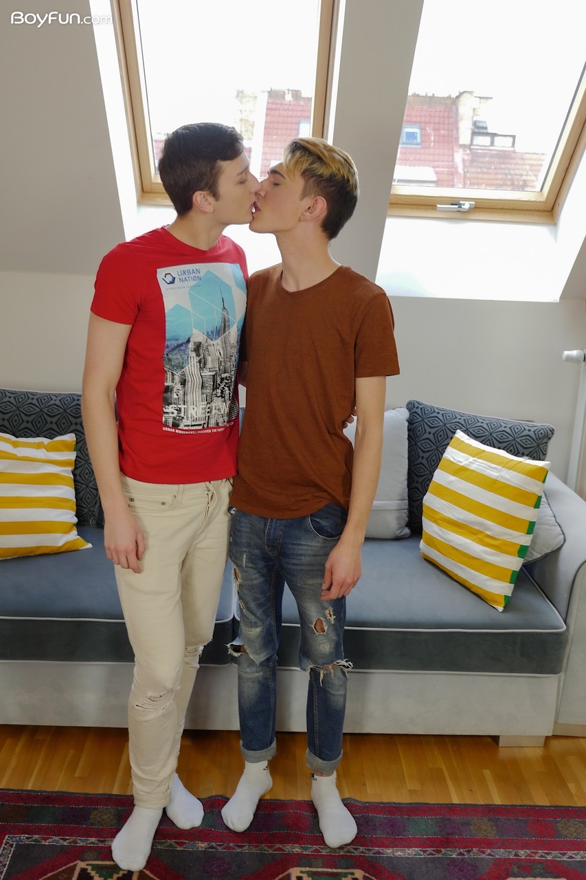 少年はアンディ・フォードと一緒にホットなポルノシーンで楽しむ