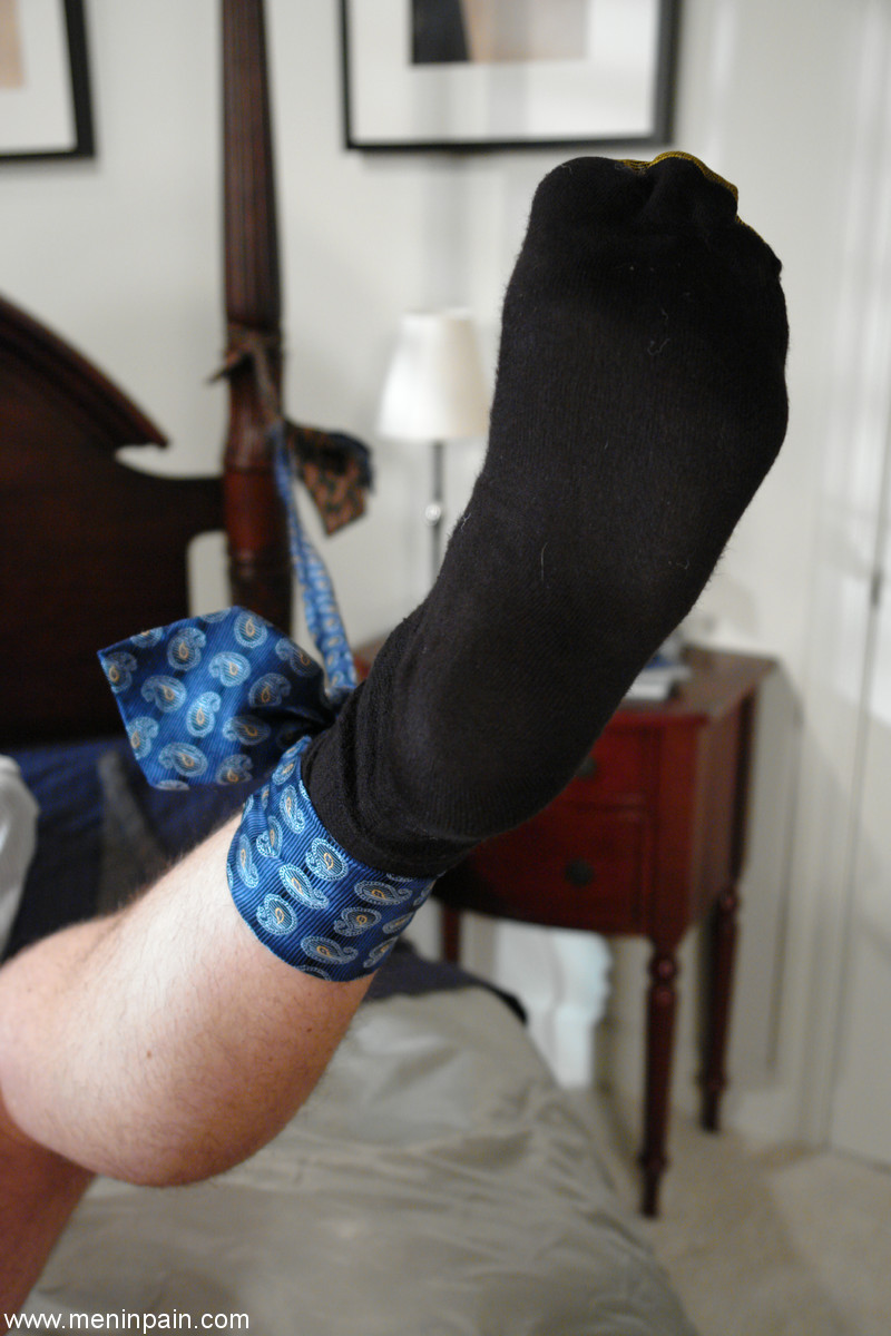 Blonde Ehefrau Isis Love Bindet Gefesselten Ehemann Und Lässt Ihn Sperma Essen