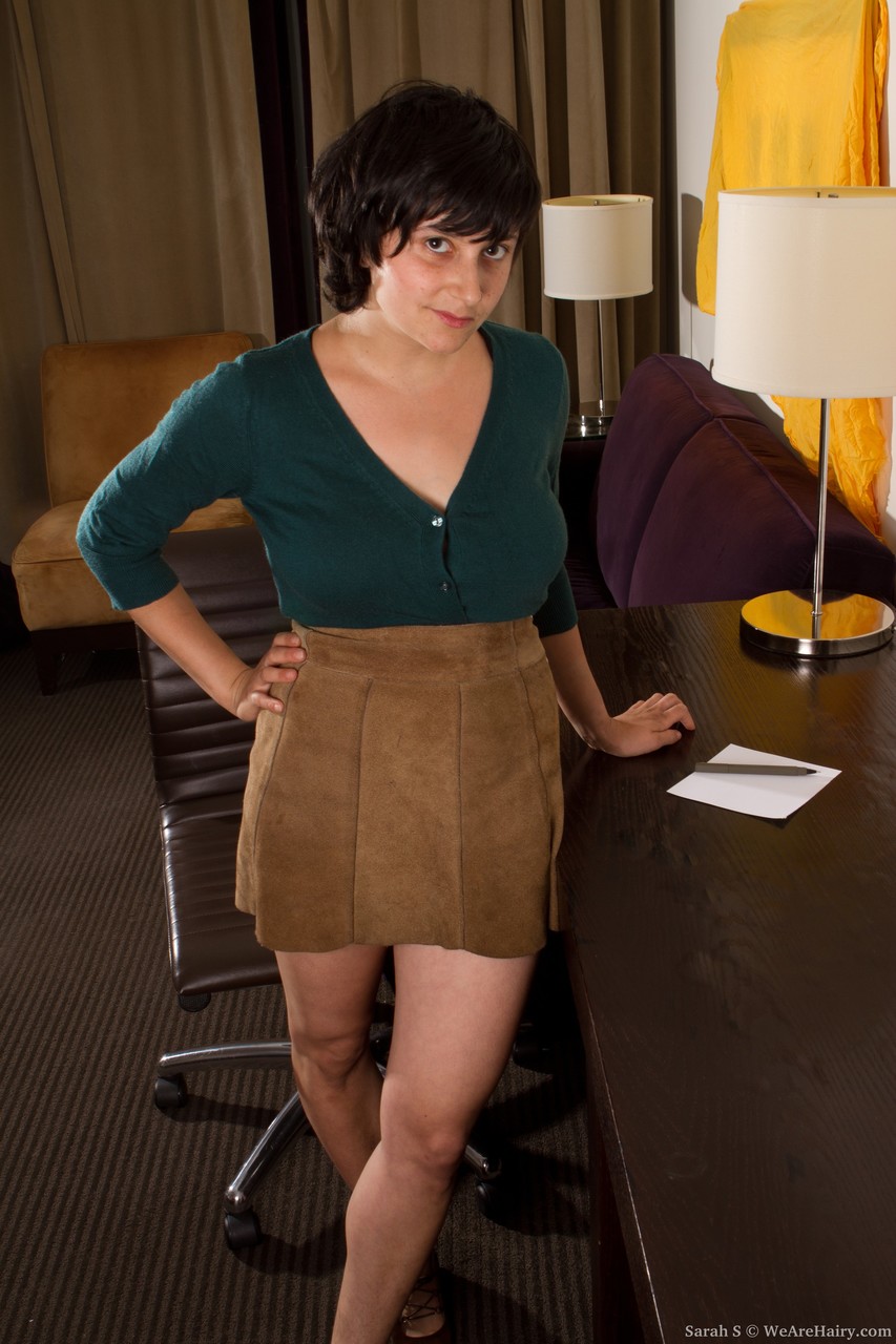 Curvaceous Newbie Sarah S Shows Hot Juggs Then Rubs Cute Hairy Twat