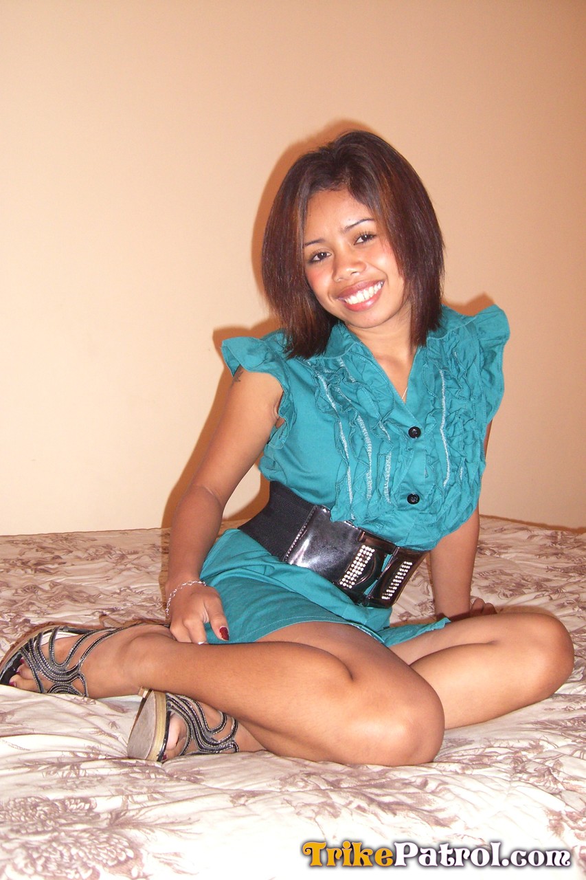 菲律宾可爱女孩蒂娜·翁博阿在多种性爱体位中被猛干 大胸部