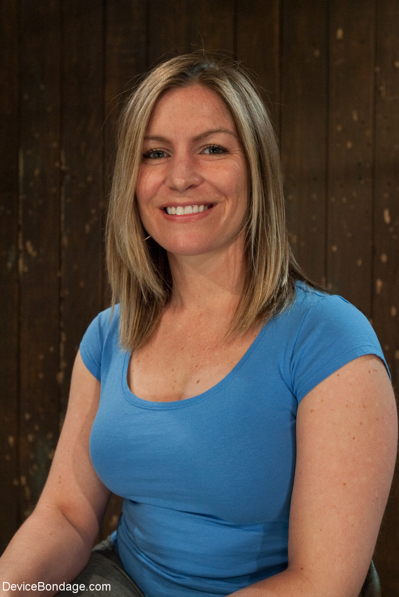 Intense Bdsm Action As Kinky Mom Lindsey Grant Gets Pussy Pleased