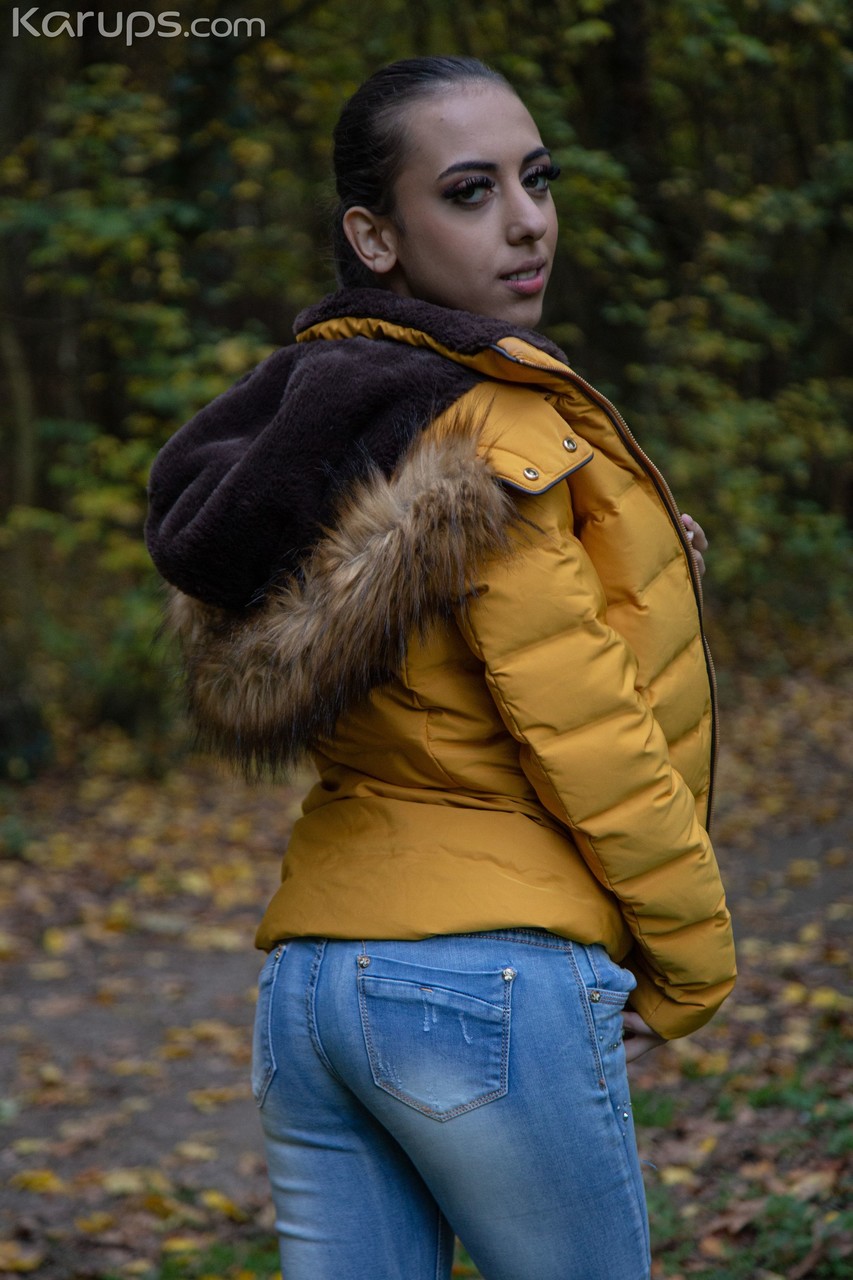 Brunette Girlfriend Lola Heart Gets Her Shaved Muff Dicked And Jizzed