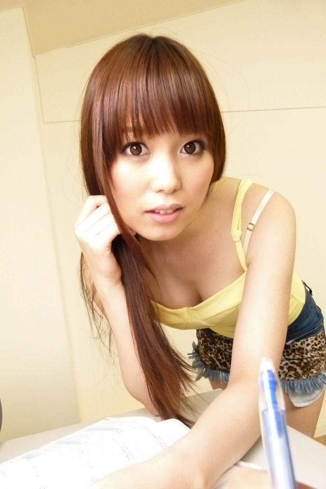 若いアジア人赤毛の萌えさくらがBBGセックス後に中出しされる