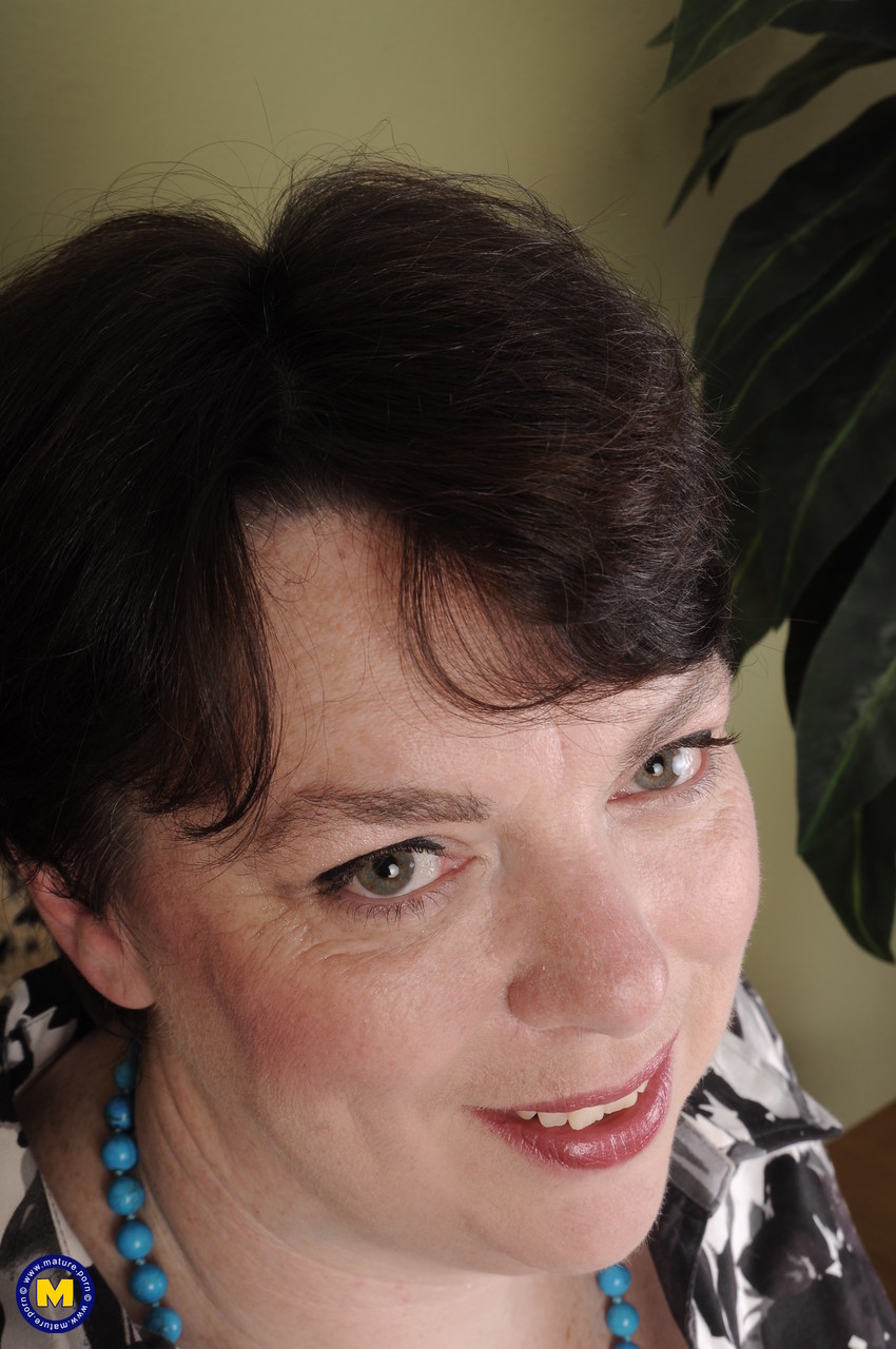 Mature Bbw Tindala Licking Nipple While Toying Horny Pussy