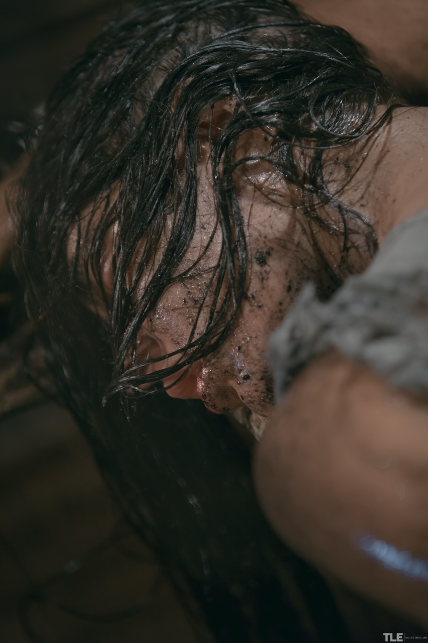 変態ハロウィーンティーンミリーJはトウモロコシの爪でオナニーをする