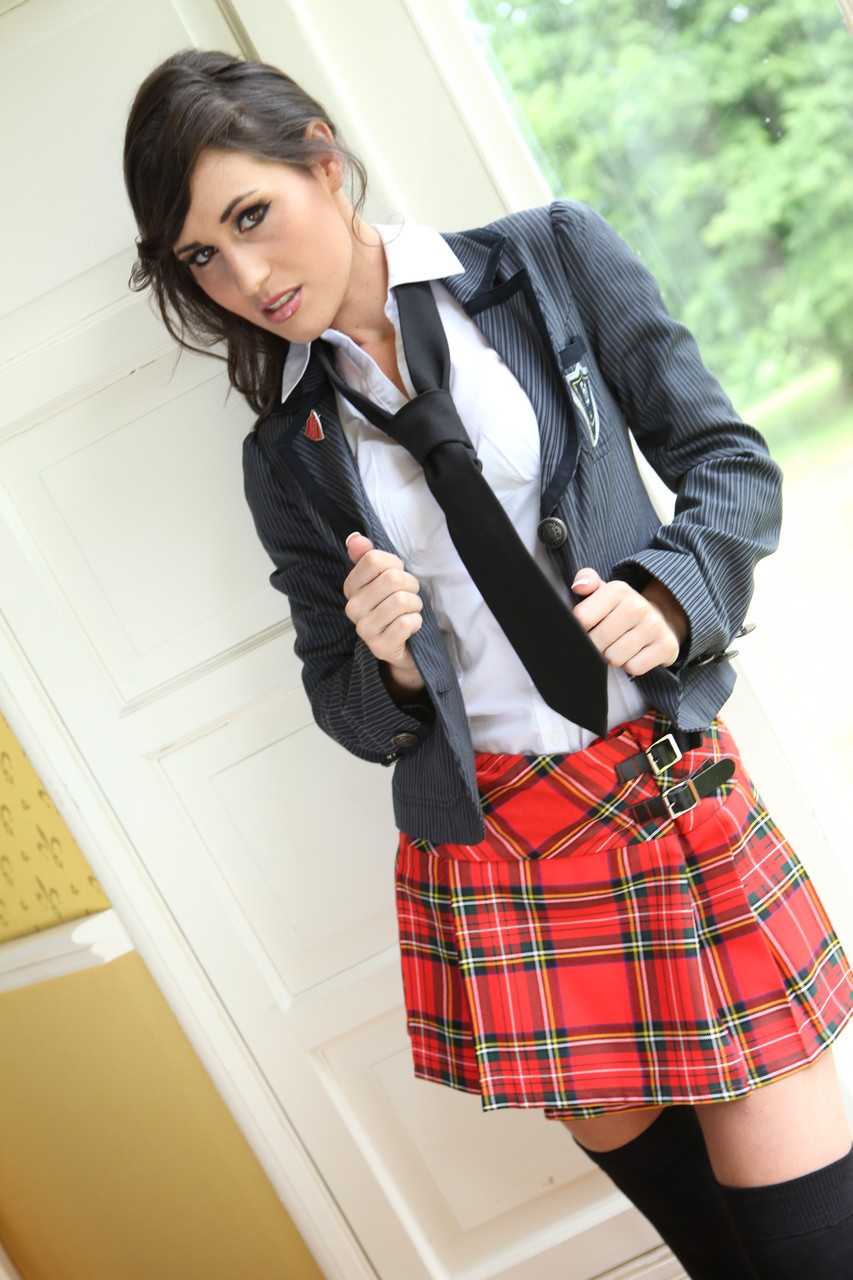 ジェス・ウェストとソフィア・ナイトのワイルドな女子高生のFFMスリーサム